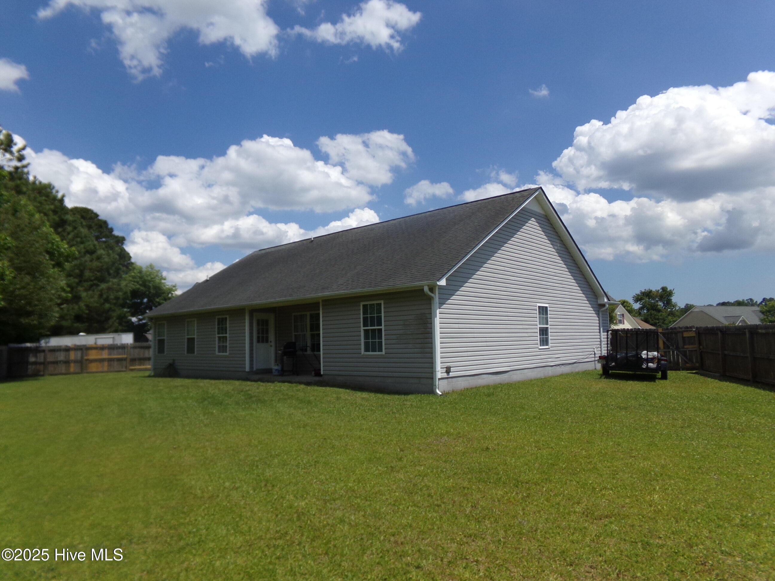 819 Fir Trail Havelock, NC 28532 - Photo 2 of 32 100_0077
