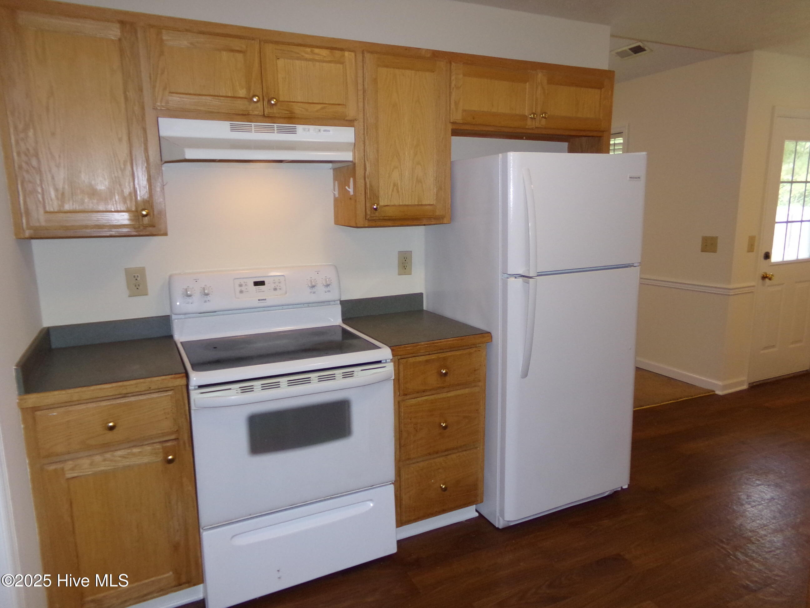 819 Fir Trail Havelock, NC 28532 - Photo 9 of 32 100_0525