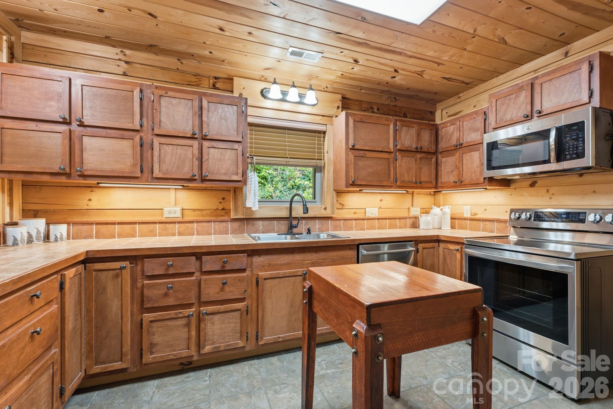 1026 High Top Mountain Road Whittier, NC 28789 - Photo 12 of 45