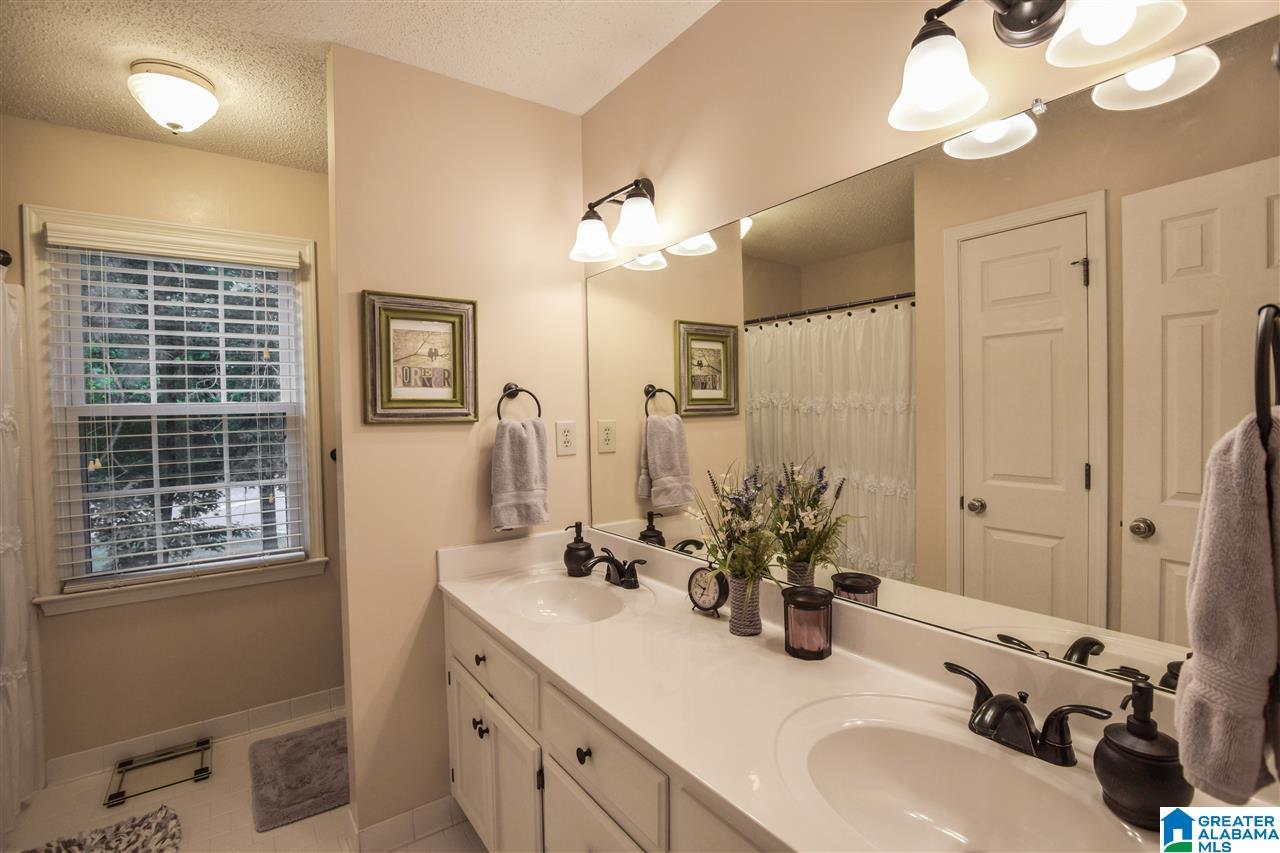 101 Mallard Pointe Drive Pelham, AL 35124 - Photo 11 of 37
