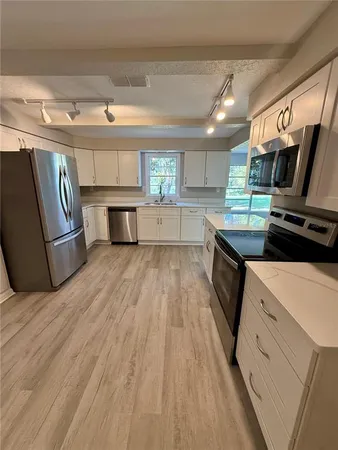 $2,450 | 13340 Lewis Gallagher Road, Dover, FL 33527