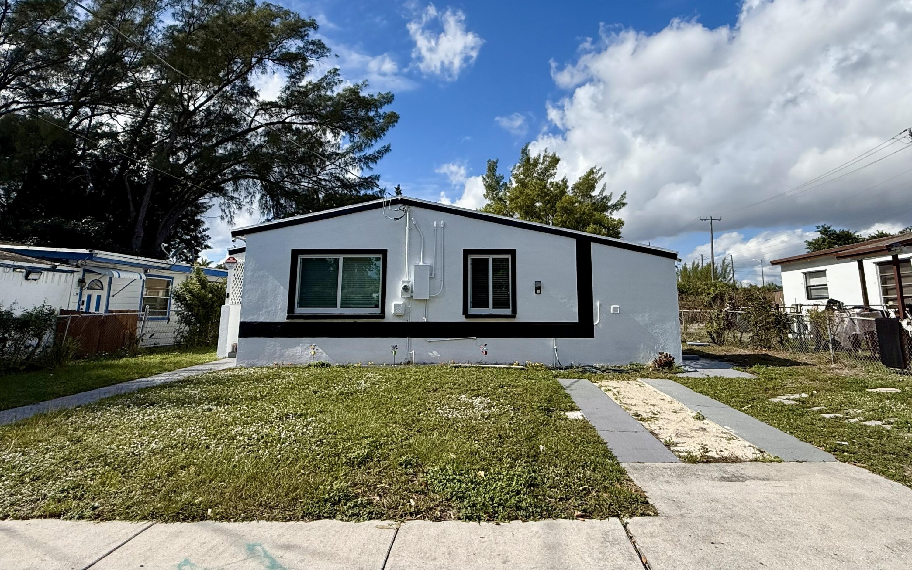 5909 Pinewood Avenue West Palm Beach, FL 33407 - Photo 3 of 11 a view of a house with backyard