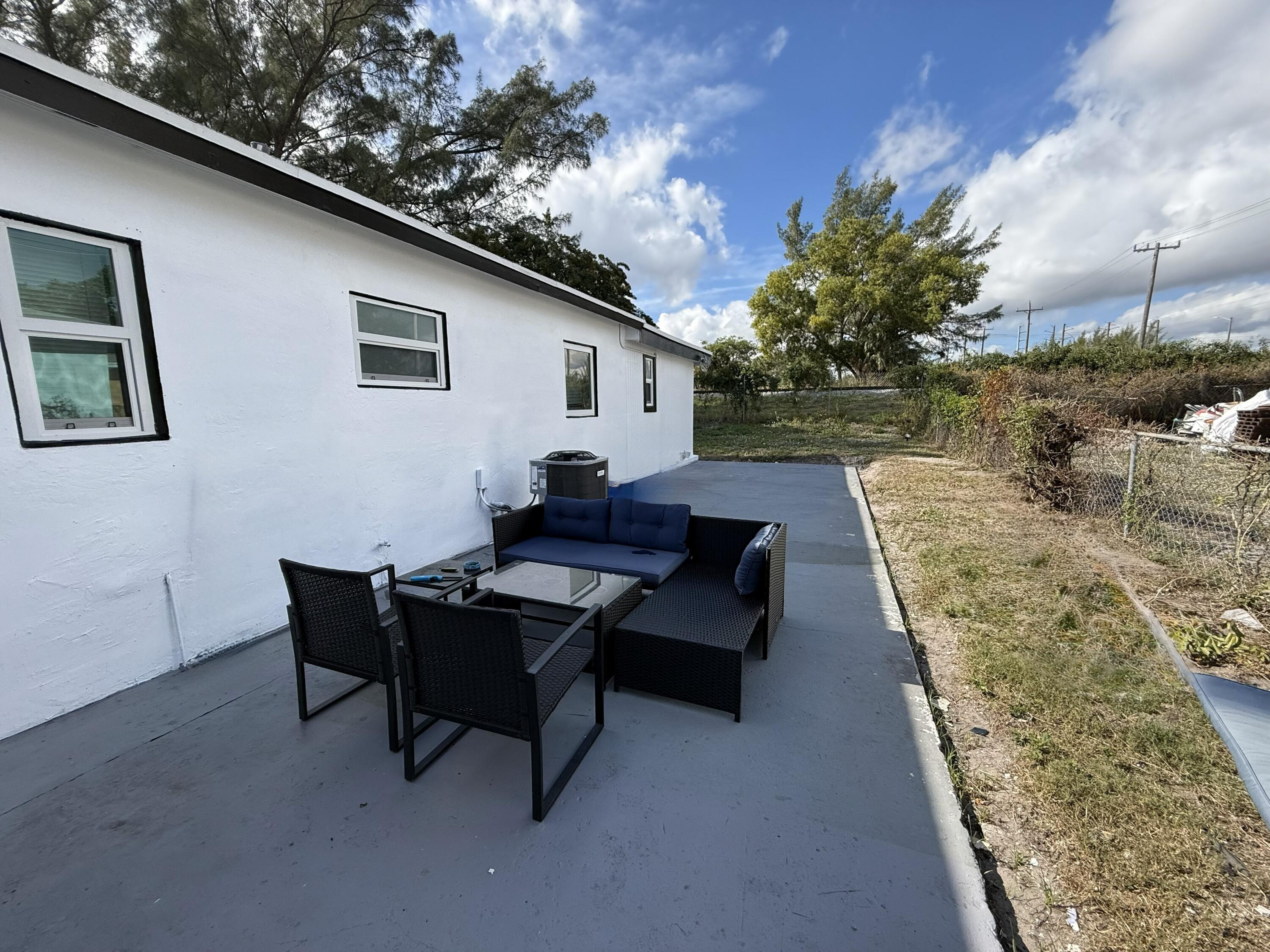 5909 Pinewood Avenue West Palm Beach, FL 33407 - Photo 9 of 11 a backyard of a house with table and chairs