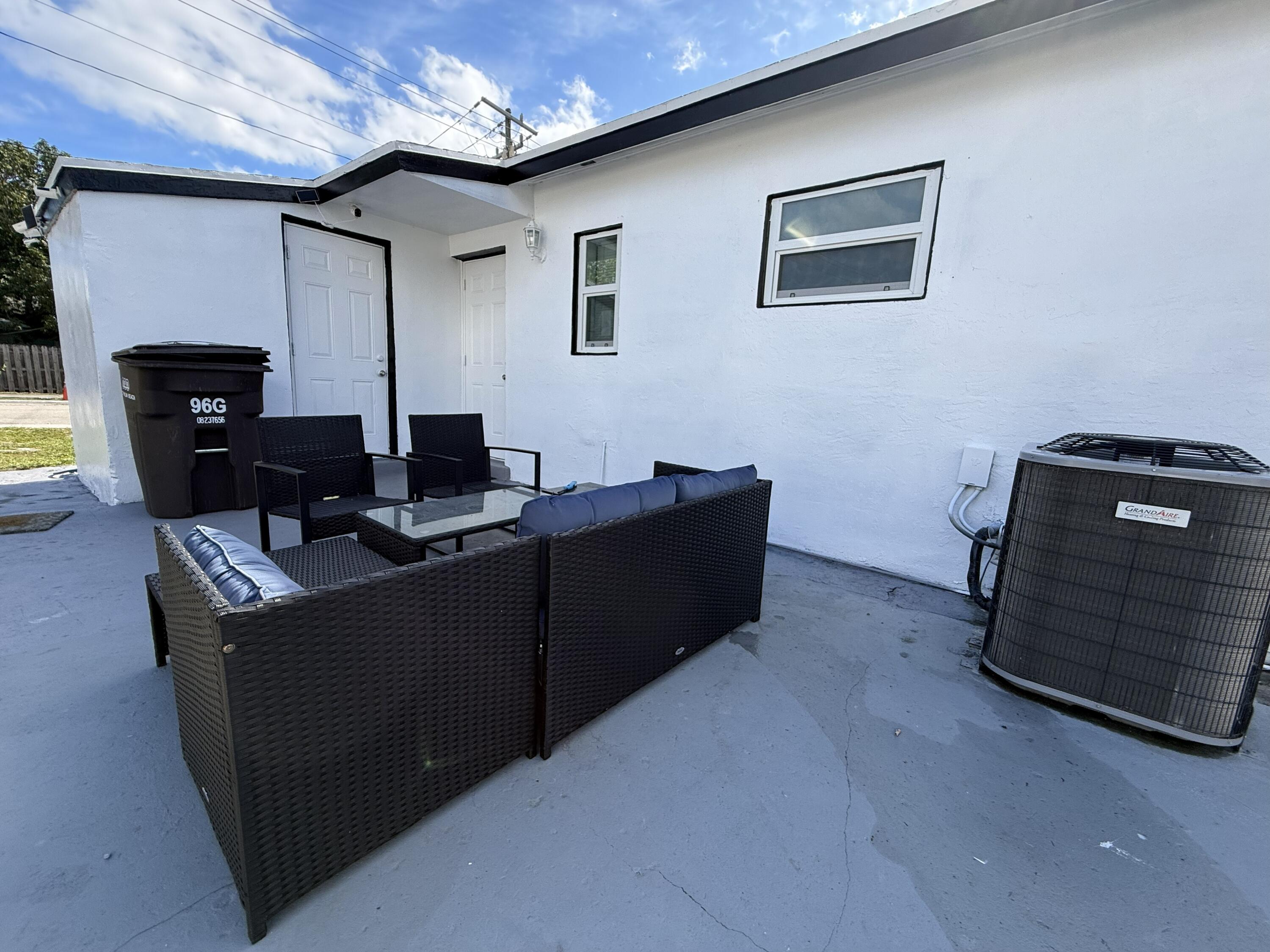 5909 Pinewood Avenue West Palm Beach, FL 33407 - Photo 10 of 11 a living room with furniture