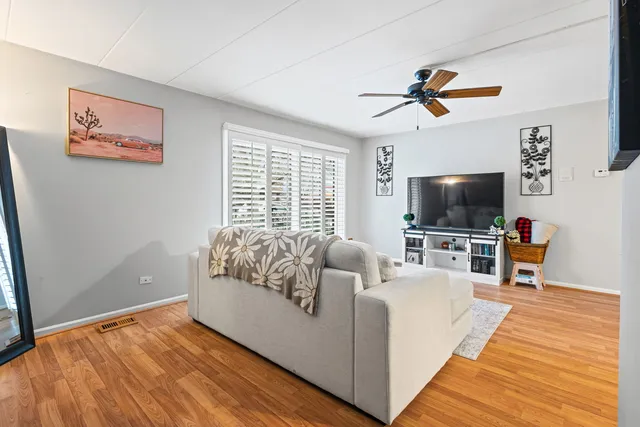 $132,500 | 10831 Keating Avenue, Unit 1NW, Oak Lawn, IL 60453