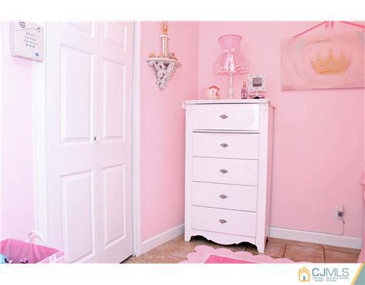 21 Brookville Road Edison, NJ 08817 - Photo 20 of 25 a view of a dresser