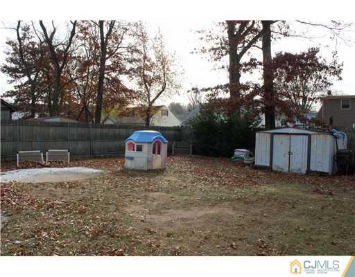 21 Brookville Road Edison, NJ 08817 - Photo 24 of 25 a backyard of a house with lots of green space