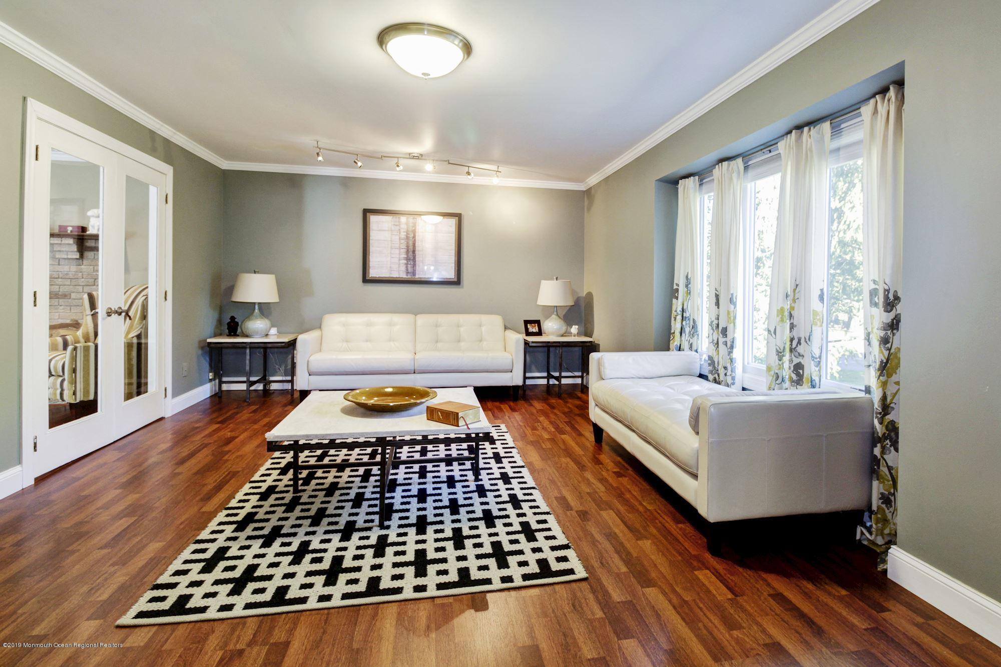5 Richmond Road Manalapan, NJ 07726 - Photo 3 of 24 Living Room