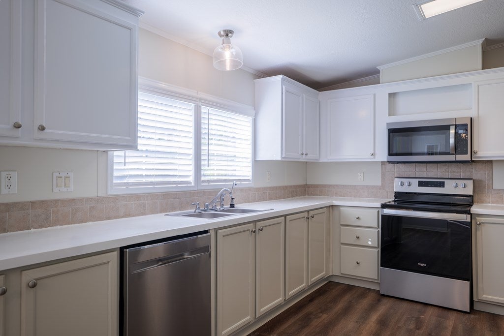 4289 Johnson Road South Valdosta, GA 31601 - Photo 11 of 45 Gallery Image 11