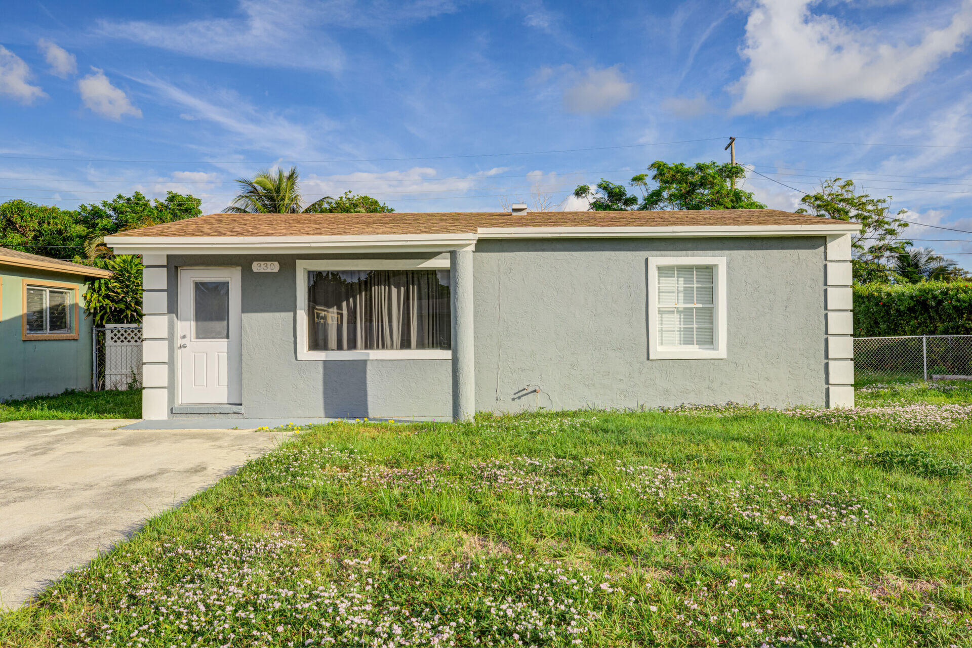 330 West 28th Street Riviera Beach, FL 33404 - Photo 4 of 23 1489926_3_1667515242.8459_151700