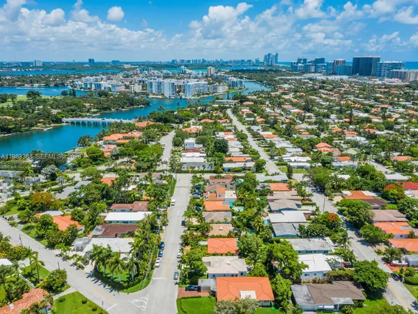 $7,000 | 8927 Hawthorne Avenue, Surfside, FL 33154