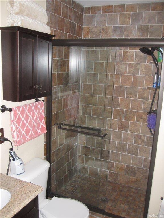 2688 Eastern Avenue Rochester, MI 48307 - Photo 11 of 16 Master Bath.JPG