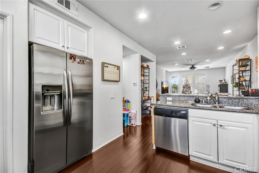 827 East Promenade, Unit E Azusa, CA 91702 - Photo 12 of 32