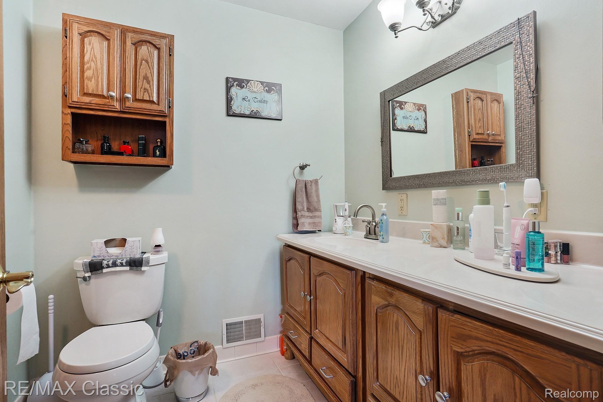 8530 Chinavare Road Newport, MI 48166 - Photo 25 of 34 Private Master Bath