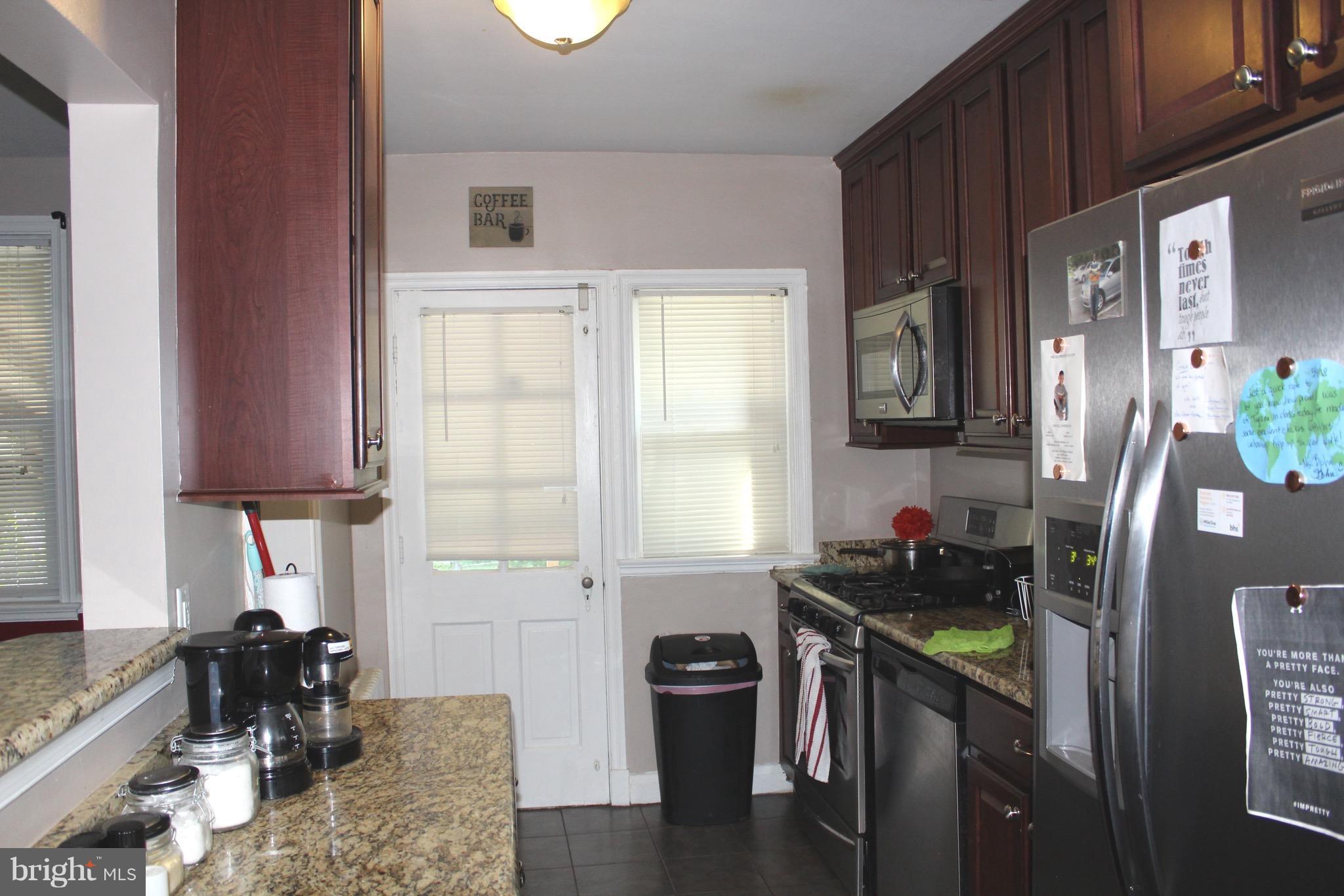 520 Charing Cross Road Baltimore, MD 21229 - Photo 4 of 17 Kitchen