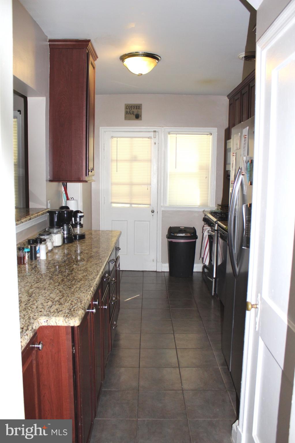 520 Charing Cross Road Baltimore, MD 21229 - Photo 6 of 17 Kitchen