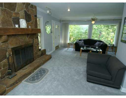 2369 West Hardies Road Gibsonia, PA 15044 - Photo 5 of 8 Living Room.