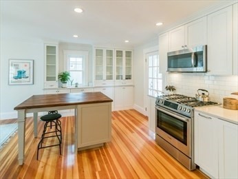 17 Warwick Road Watertown, MA 02472 - Photo 3 of 12