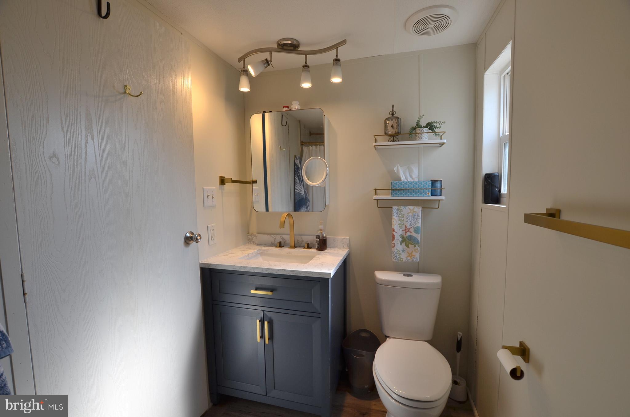 701 Berry Road, Unit A076 Wilmington, DE 19810 - Photo 16 of 22 Renovated main bath