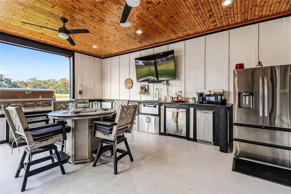 $1,600,000 | 6770 Fm 1372 Road, North Zulch, TX 77872