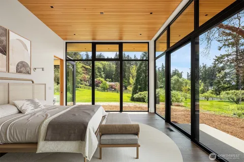 $7,700,000 | 15137 Henderson Road Northeast, Bainbridge Island, WA 98110