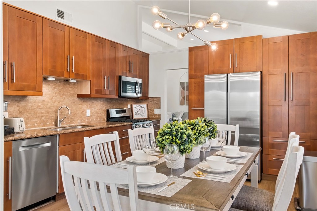 27546 Genil Mission Viejo, CA 92691 - Photo 4 of 25