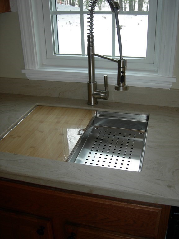 10 Beverly Cove Worcester, MA 01604 - Photo 3 of 20