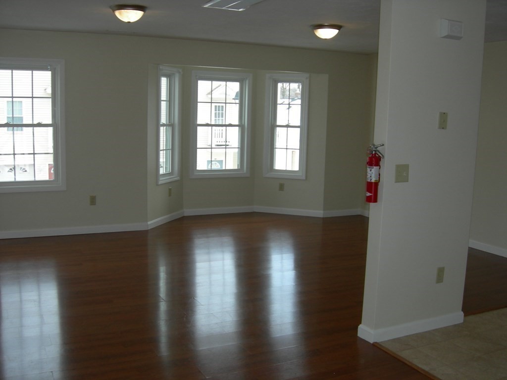 10 Beverly Cove Worcester, MA 01604 - Photo 5 of 20