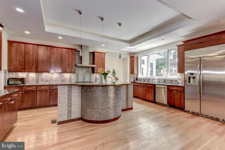 9830 River Road Potomac, MD 20854 - Photo 14 of 31 Kitchen
