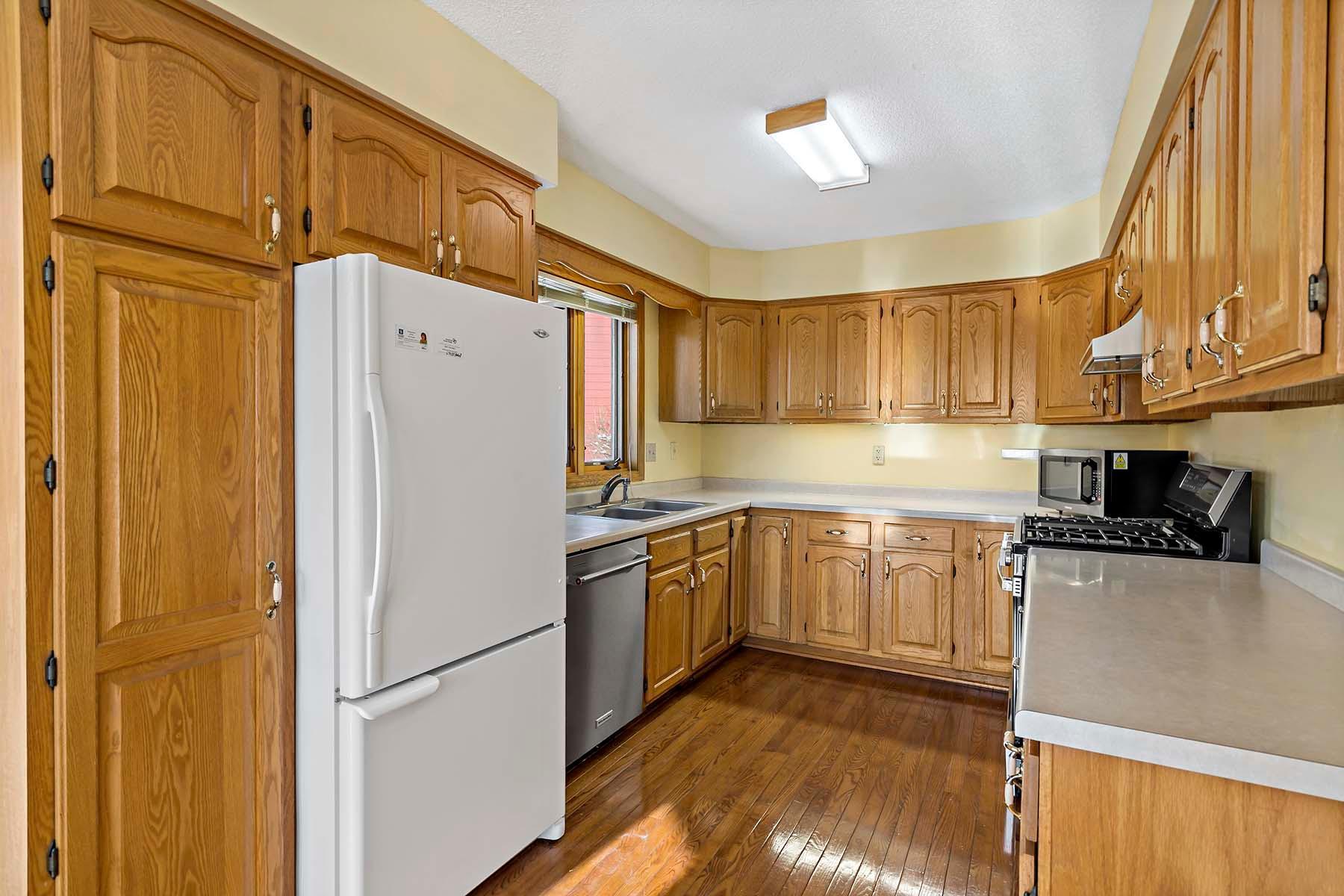 17384 Harding Lane Lakeville, MN 55044 - Photo 16 of 70