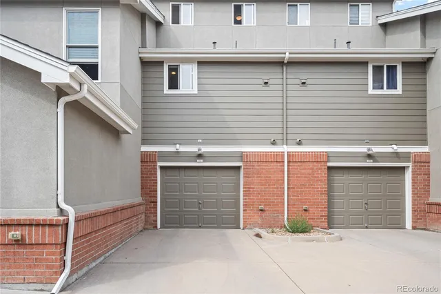 a view of backyard of garage