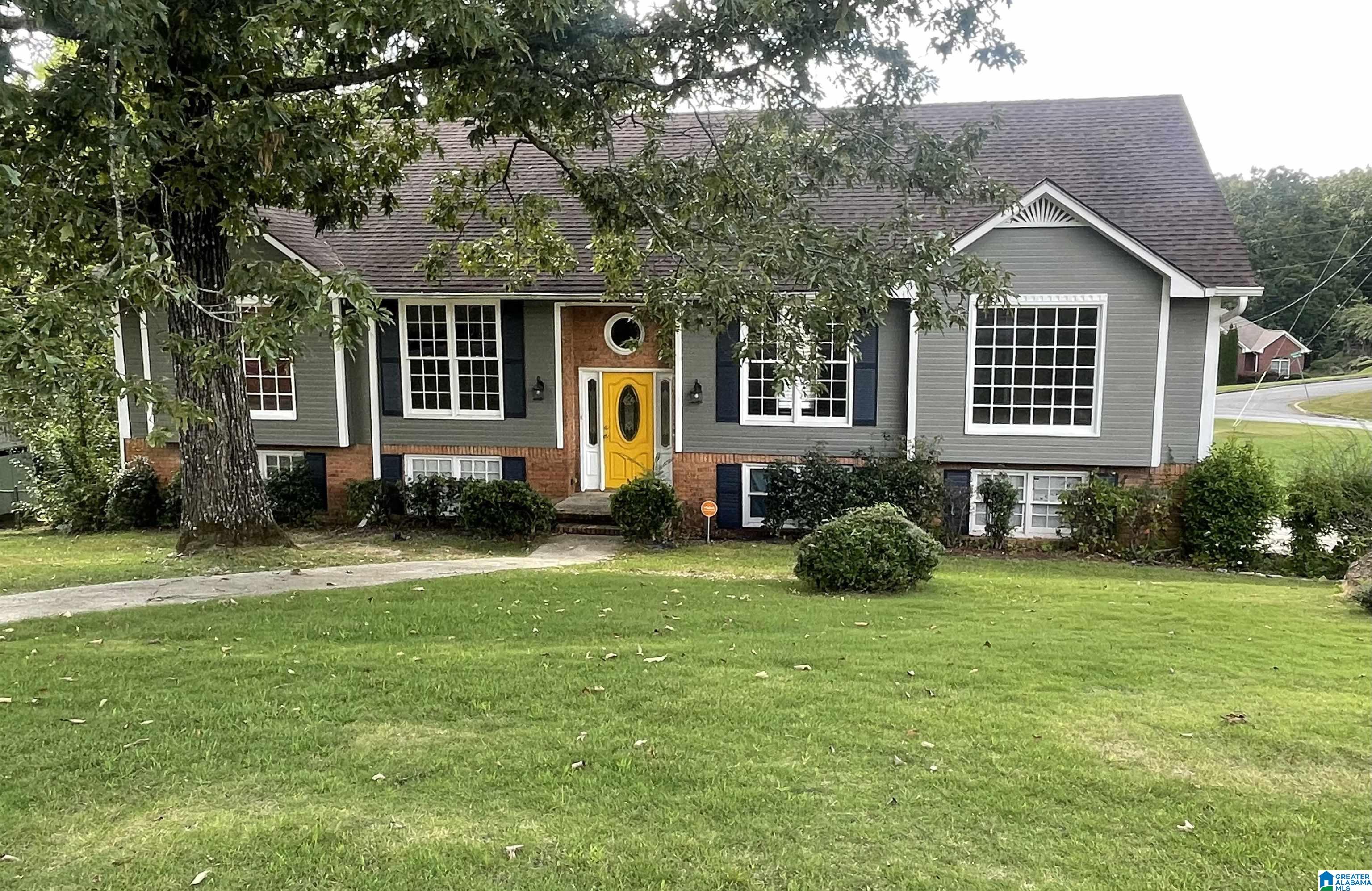 1612 Ridgefield Lane Birmingham, AL 35215 - Photo 1 of 18