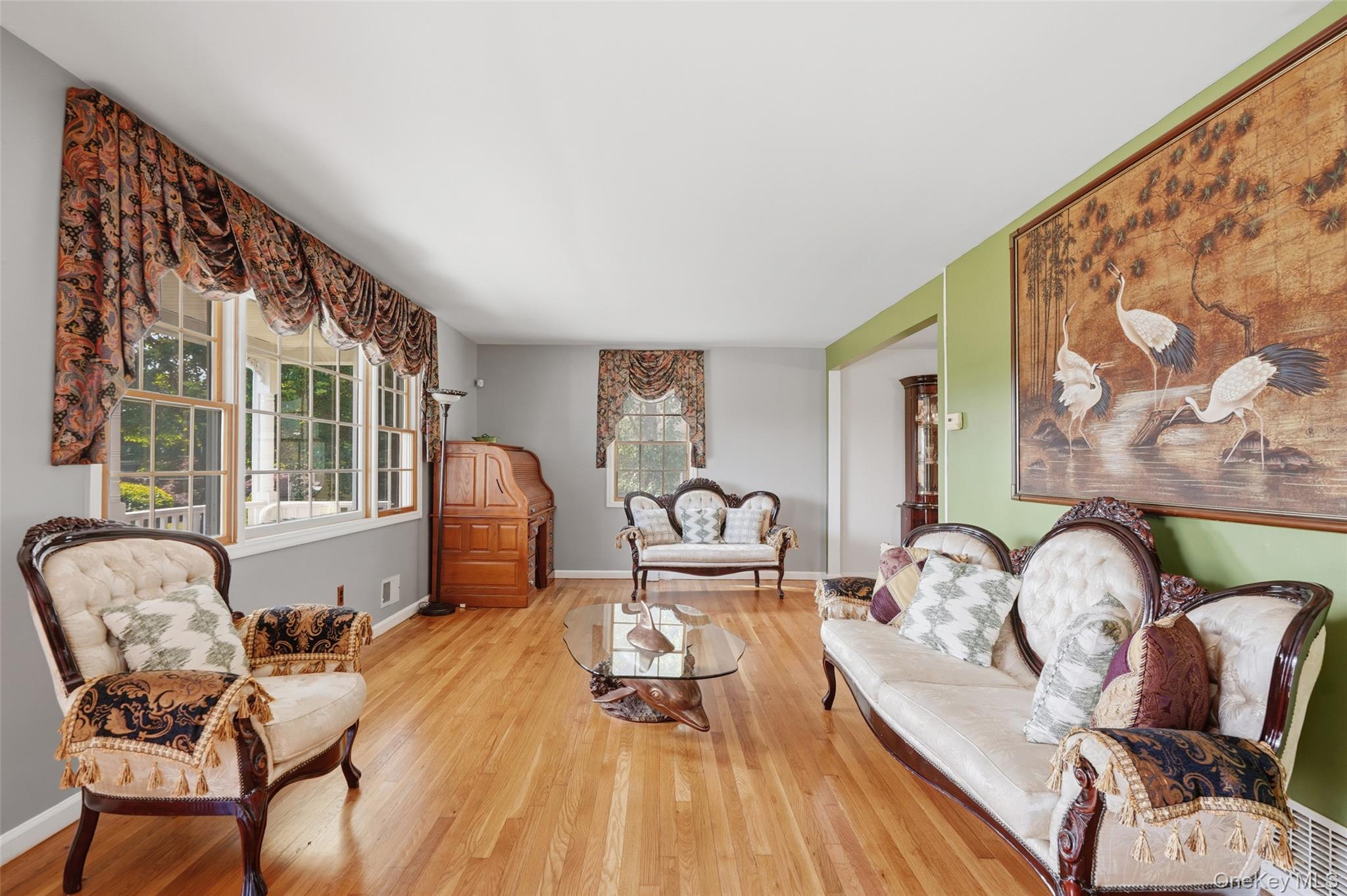 623 Cardinal Road Cortlandt Manor, NY 10567 - Photo 4 of 40 a living room with furniture and wooden floor