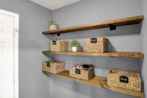 $300,000 | 6854 West Philadelphia Drive, McCordsville, IN 46055