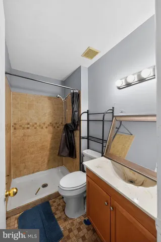 a bathroom with a toilet and a shower