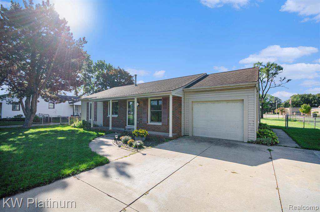 17536 Doris Avenue Fraser, MI 48026 - Photo 3 of 28 Gallery Image 3