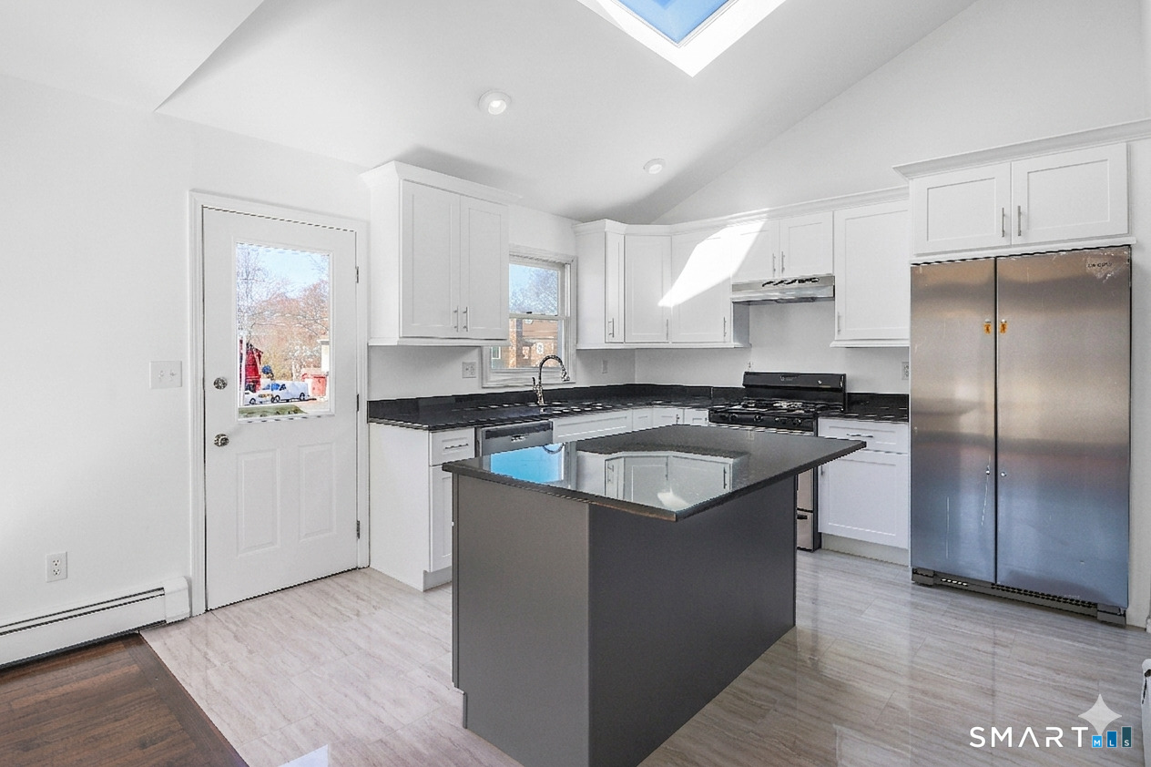 33 Trelane Drive Bridgeport, CT 06606 - Photo 2 of 23