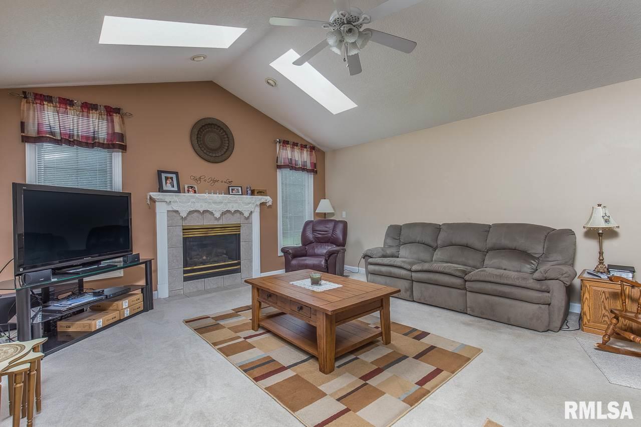4812 White Post Road Bettendorf, IA 52722 - Photo 2 of 17