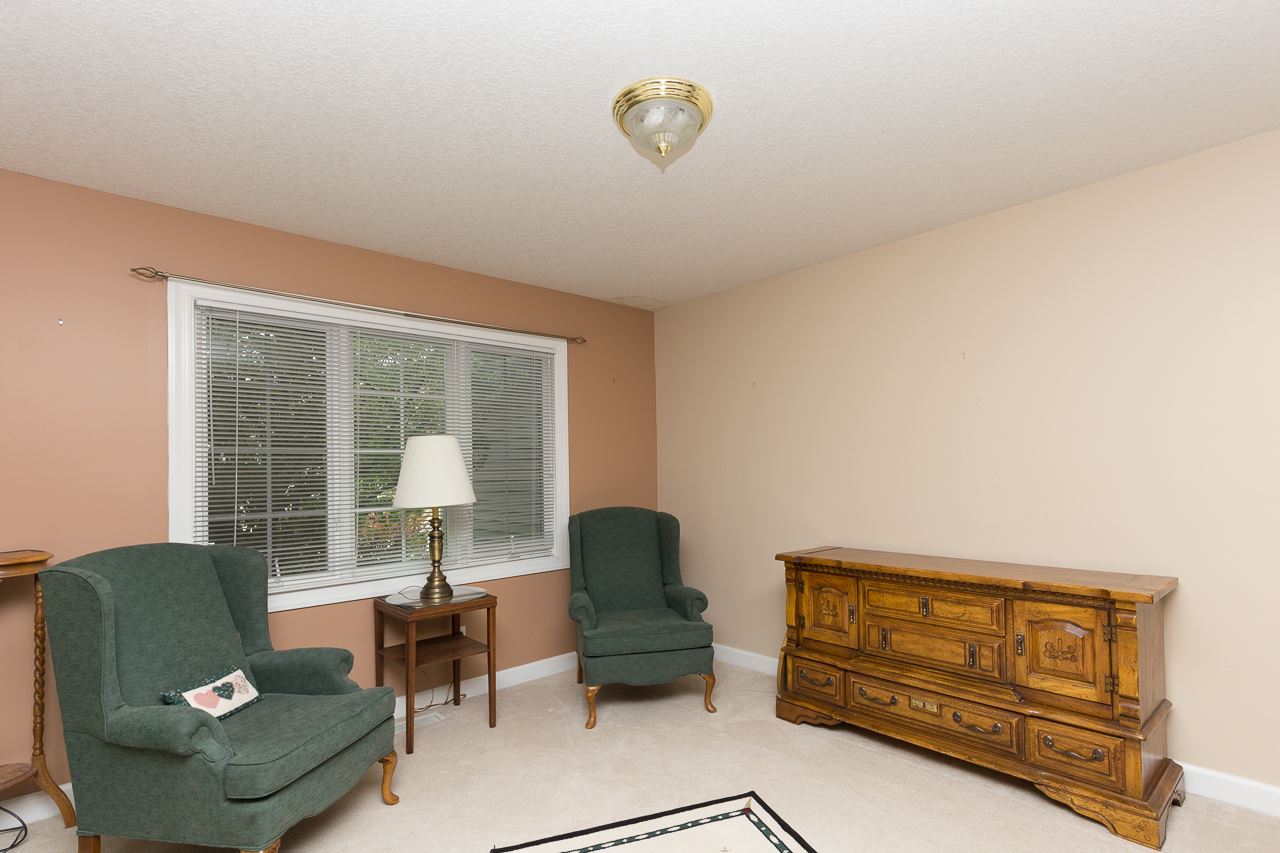 4812 White Post Road Bettendorf, IA 52722 - Photo 5 of 17