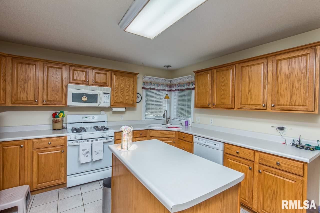 4812 White Post Road Bettendorf, IA 52722 - Photo 7 of 17