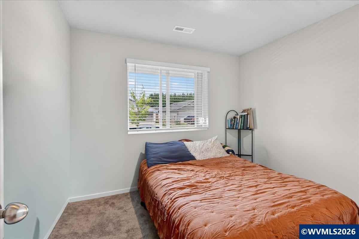 2081 Luna Way Lebanon, OR 97355 - Photo 7 of 33