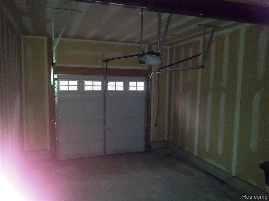 283 South Edith Street Pontiac, MI 48342 - Photo 8 of 8 GARAGE.jpg