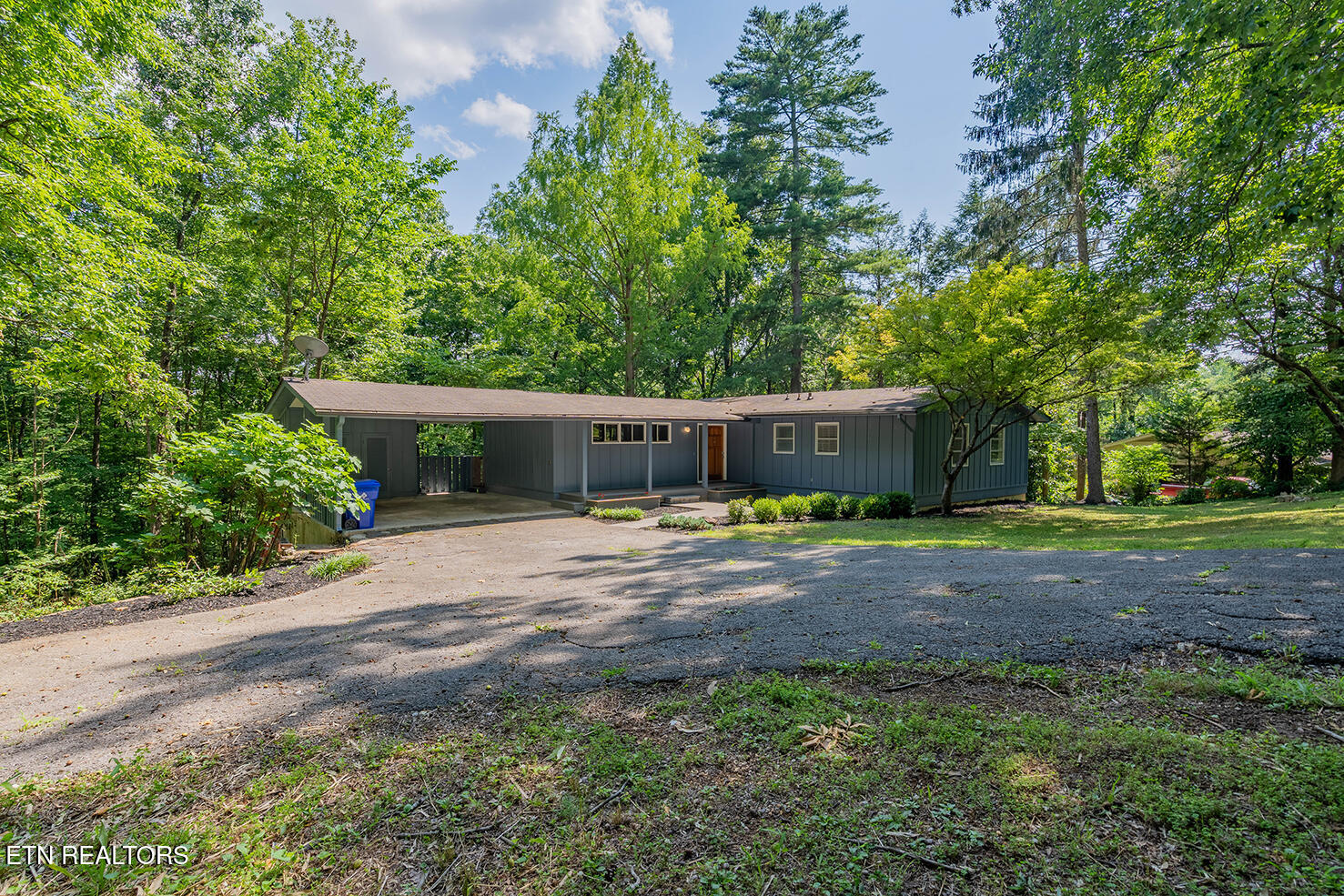 909 West Outer Drive Oak Ridge, TN 37830 - Photo 2 of 34 A7300130-HDR
