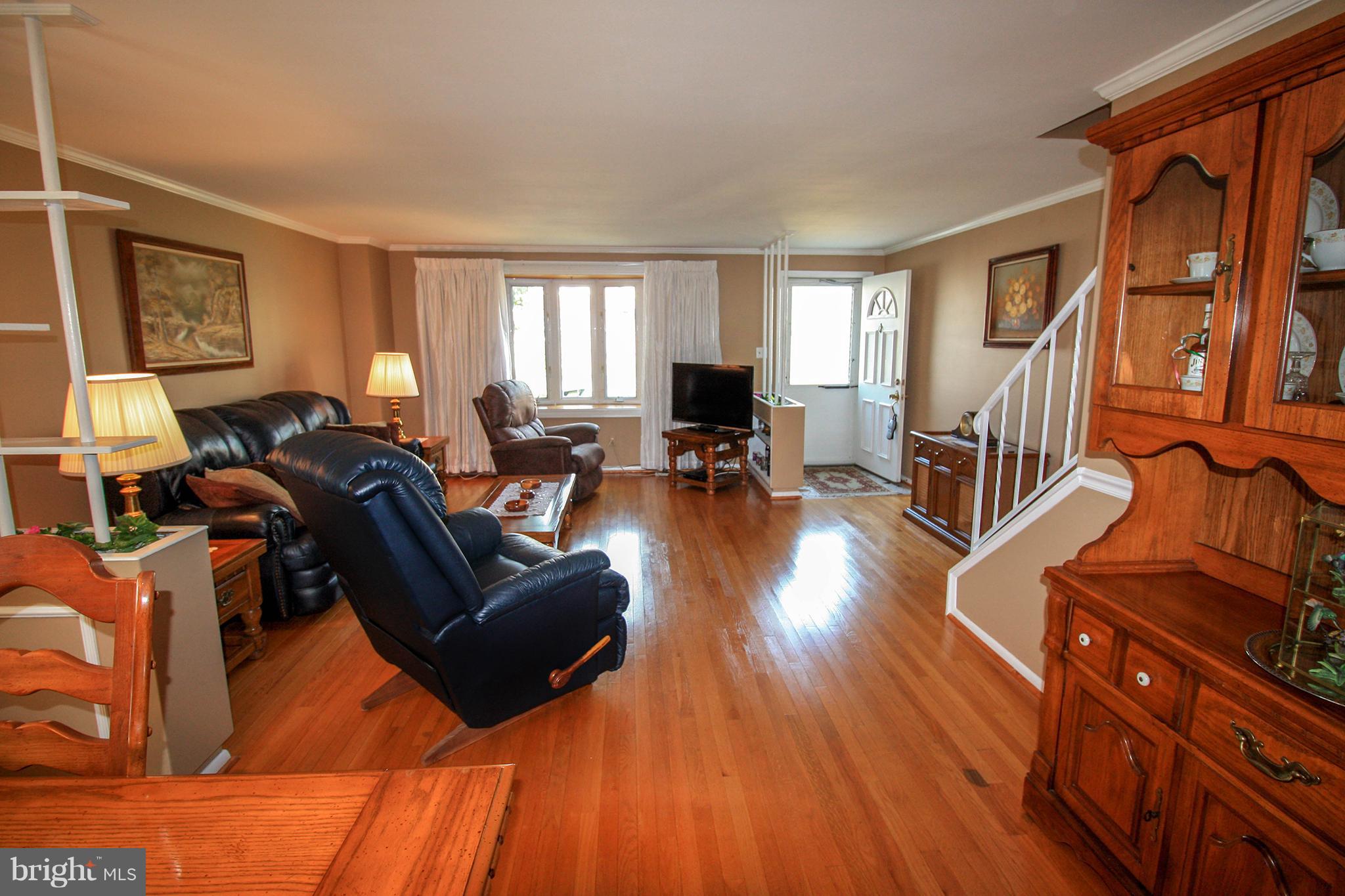 5659 Braxfield Road Baltimore, MD 21227 - Photo 11 of 30 Living Room