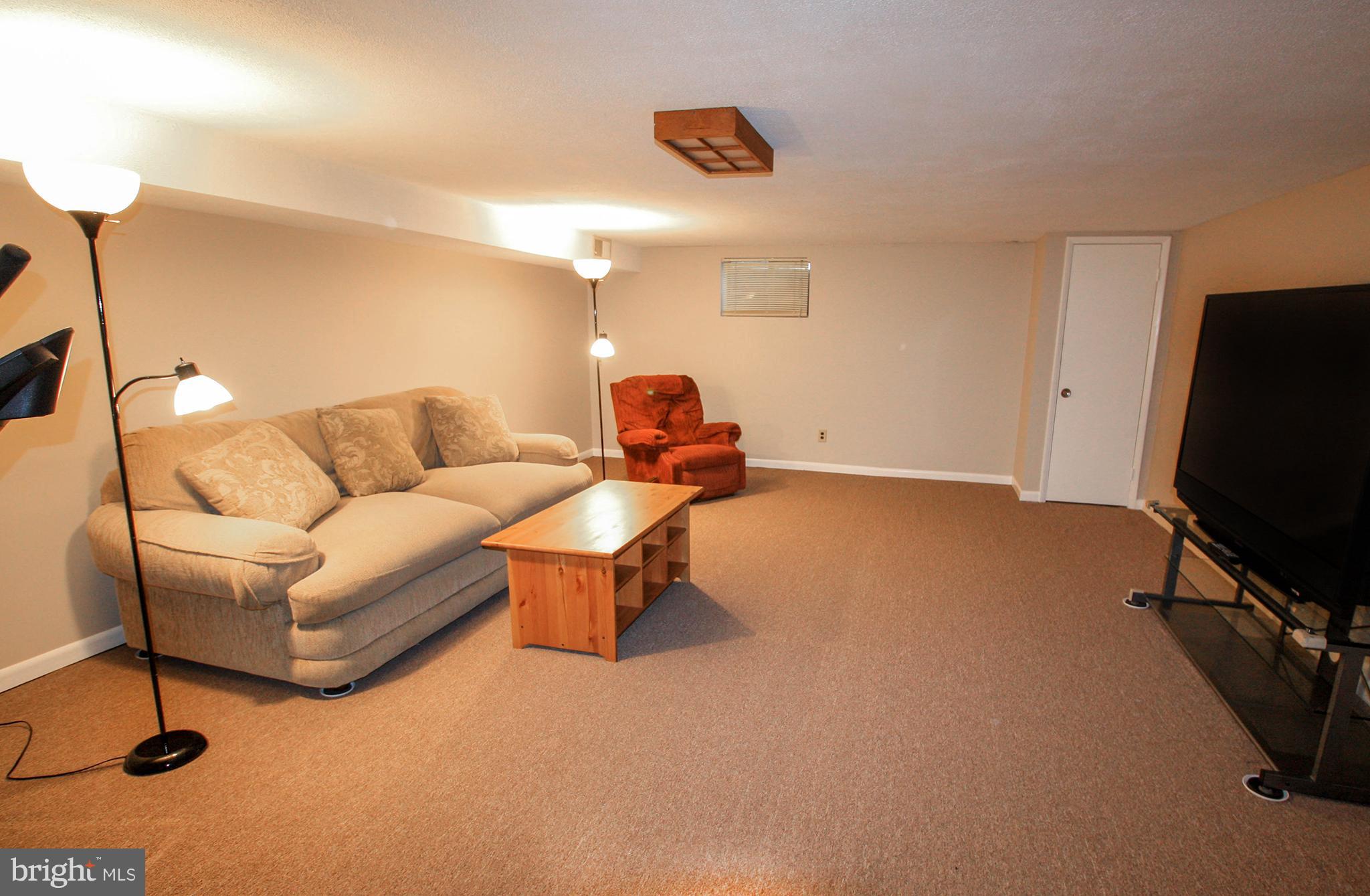 5659 Braxfield Road Baltimore, MD 21227 - Photo 18 of 30 Family Room