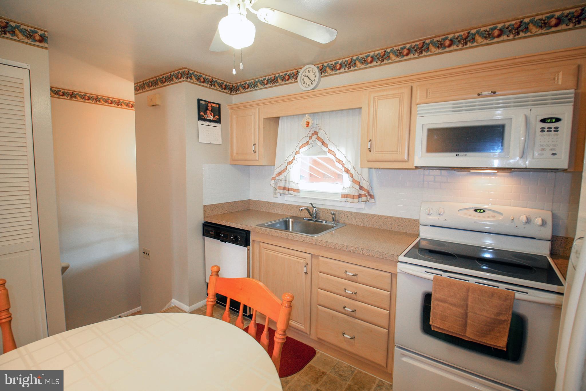 5659 Braxfield Road Baltimore, MD 21227 - Photo 6 of 30 Kitchen