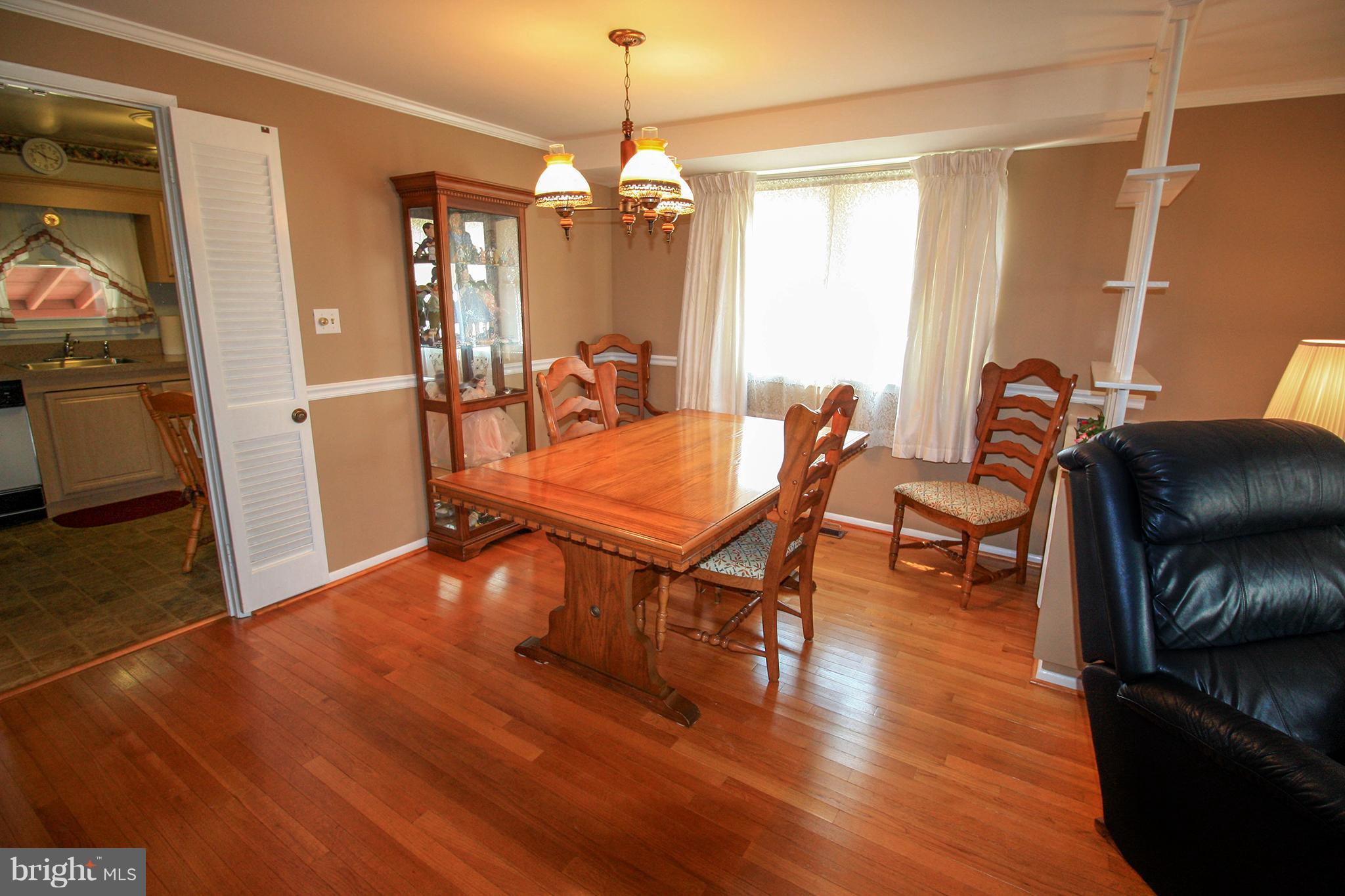 5659 Braxfield Road Baltimore, MD 21227 - Photo 8 of 30 Dining Room