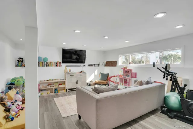 $969,000 | 34 Corsa Street, Dix Hills, NY 11746