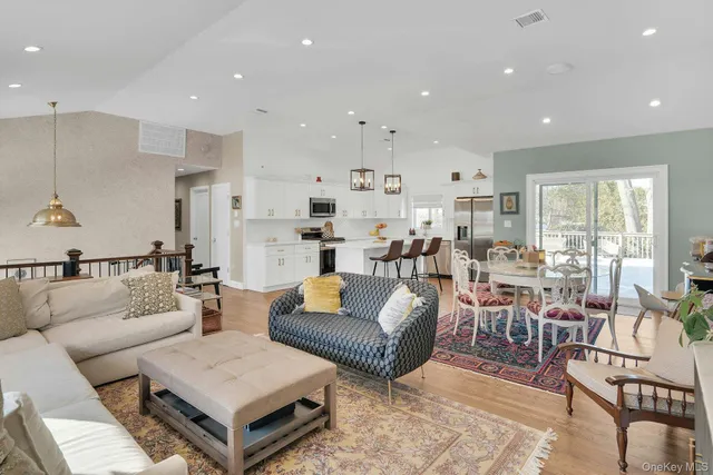 $969,000 | 34 Corsa Street, Dix Hills, NY 11746