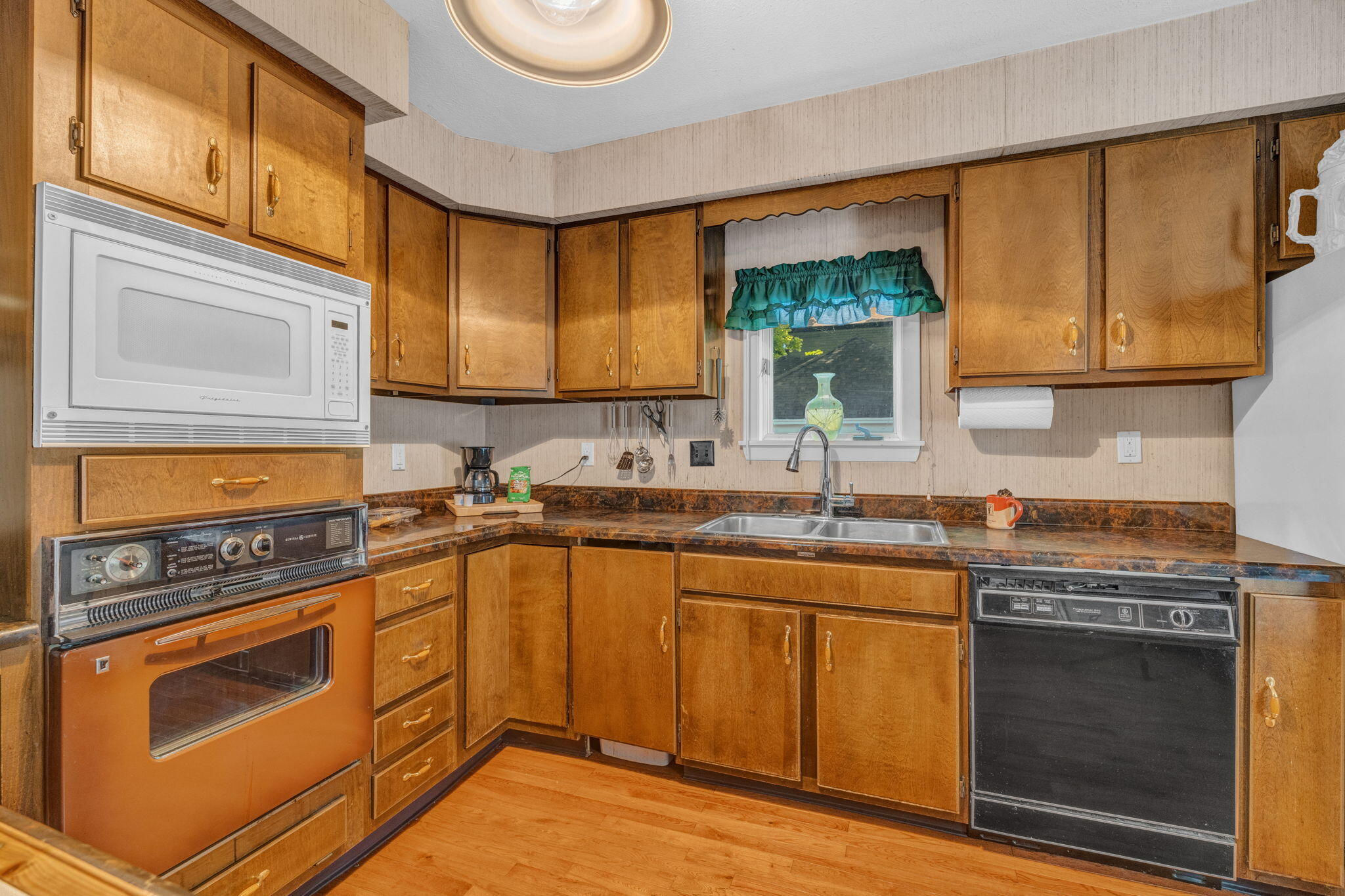 77 Center Street Bangor, ME 04401 - Photo 3 of 50 22-web-or-mls-77-center-st-all-3